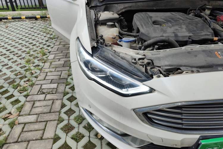 Used Ford Mondeo 2017 EcoBoost 180 Luxury Model Right Front Headlight