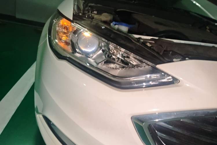 Used Ford Mondeo 2017 EcoBoost 180 Stylish Model Right Front Headlight