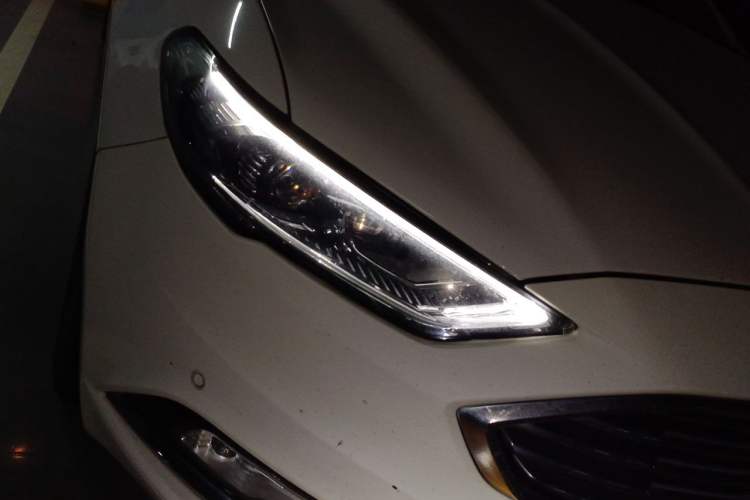 Used Ford Mondeo 2017 EcoBoost 180 Luxury Model Right Front Headlight