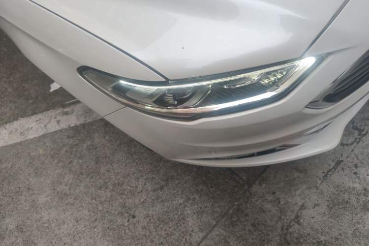 Used Ford Mondeo 2017 EcoBoost 180 Luxury Model Right Front Headlight