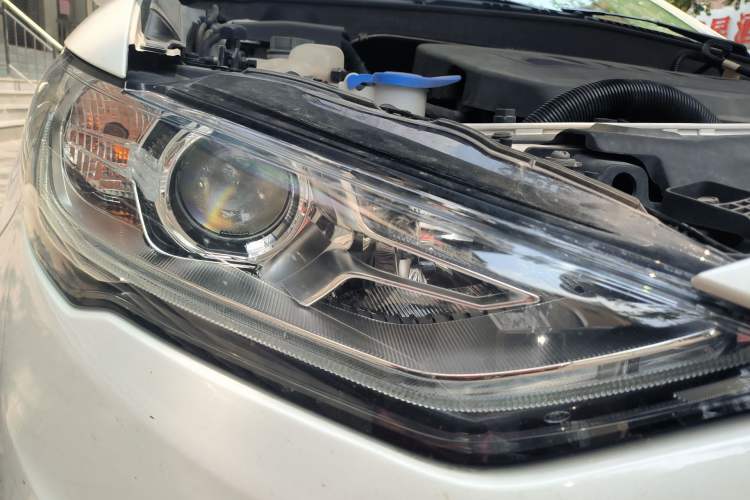 Used Ford Mondeo 2017 EcoBoost 180 Stylish Model Right Front Headlight