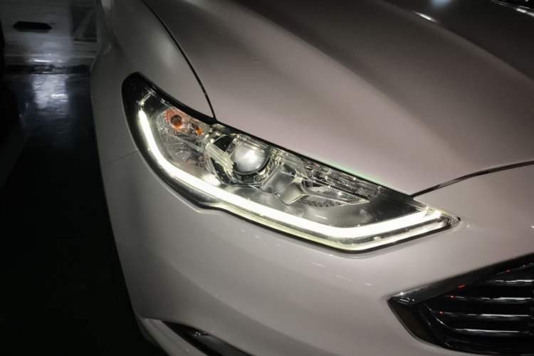 Used Ford Mondeo 2017 EcoBoost 180 Stylish Model Right Front Headlight