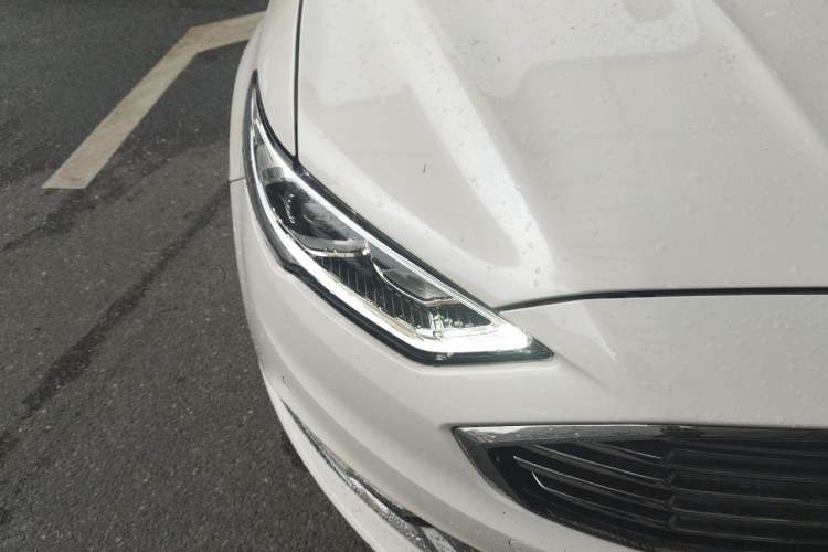 Used Ford Mondeo 2017 EcoBoost 180 Luxury Model Right Front Headlight