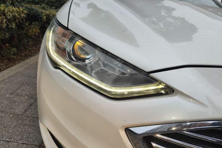 Used Ford Mondeo 2017 EcoBoost 180 Stylish Model Right Front Headlight