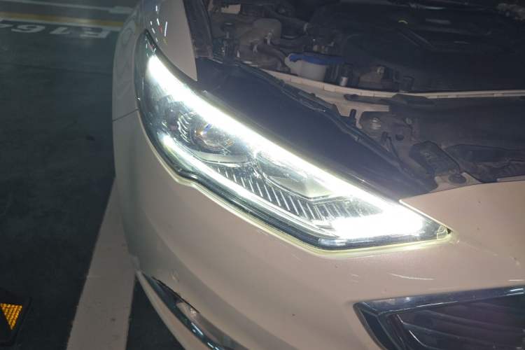 Used Ford Mondeo 2017 EcoBoost 200 Stylish Model Right Front Headlight
