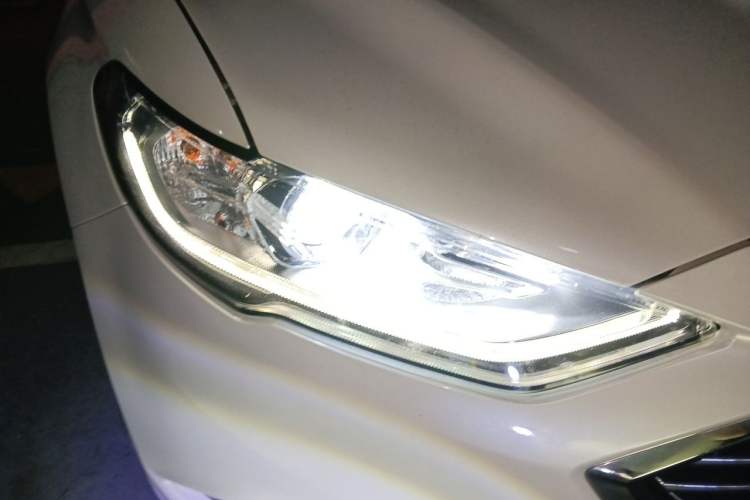 Used Ford Mondeo 2017 Facelifted EcoBoost 180 Fashion Edition Right Front Headlight