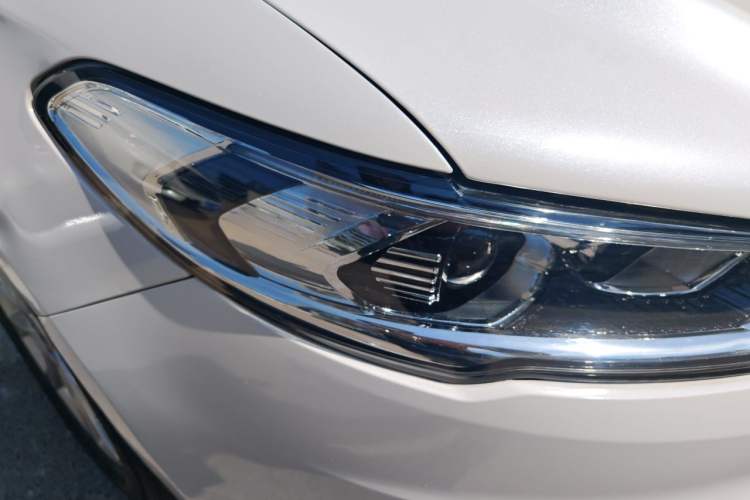 Used Ford Mondeo 2017 Facelifted EcoBoost 180 Fashion Edition Right Front Headlight