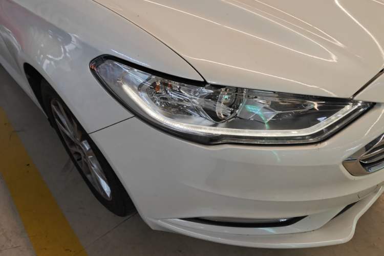 Used Ford Mondeo 2017 EcoBoost 180 Stylish Model Right Front Headlight