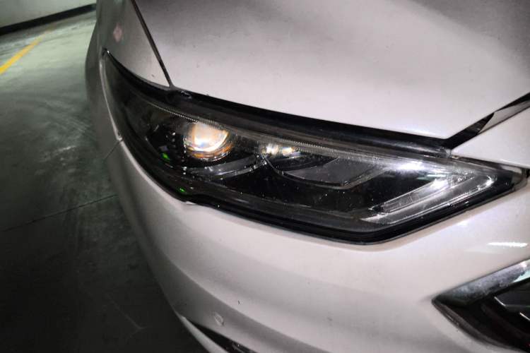 Used Ford Mondeo 2017 EcoBoost 200 Luxury Model Right Front Headlight