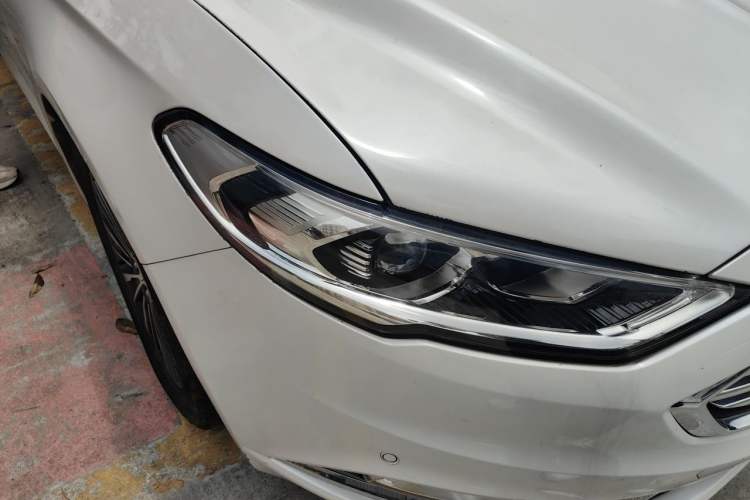 Used Ford Mondeo 2017 EcoBoost 180 Luxury Model Right Front Headlight