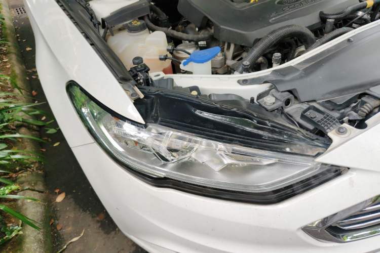 Used Ford Mondeo 2017 Facelifted EcoBoost 180 Fashion Edition Right Front Headlight