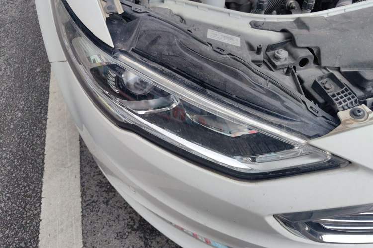 Used Ford Mondeo 2017 EcoBoost 180 Luxury Model Right Front Headlight