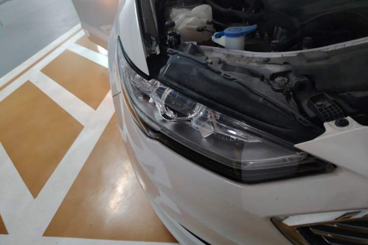Used Ford Mondeo 2017 EcoBoost 180 Stylish Model Right Front Headlight