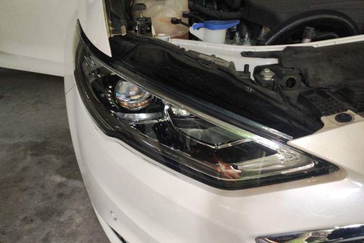 Used Ford Mondeo 2017 Restyled EcoBoost 180 Luxury Version Right Front Headlight