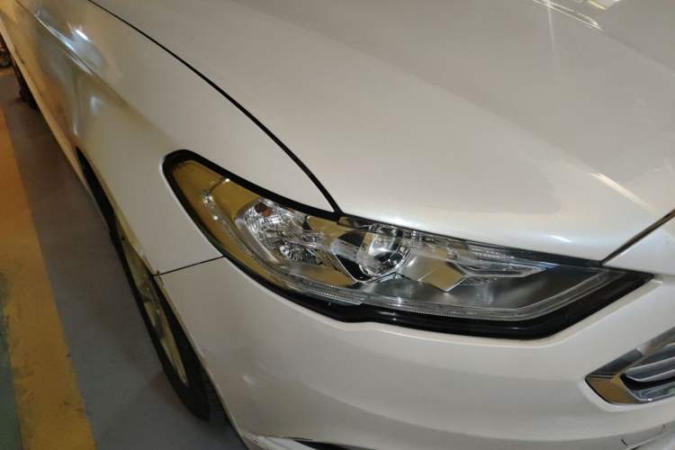 Used Ford Mondeo 2017 Facelifted EcoBoost 180 Fashion Edition Right Front Headlight