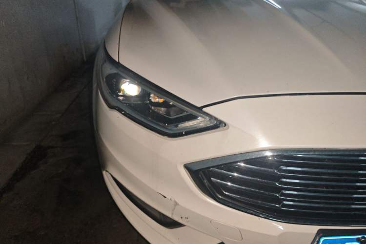 Used Ford Mondeo 2017 Facelifted EcoBoost 180 Fashion Edition Right Front Headlight