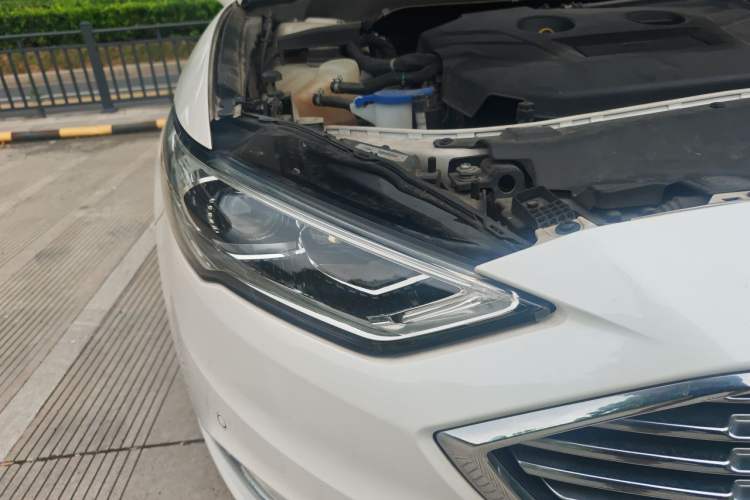 Used Ford Mondeo 2017 EcoBoost 200 Luxury Model Right Front Headlight