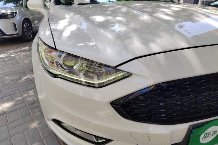 Used Ford Mondeo 2017 EcoBoost 180 Stylish Model Right Front Headlight