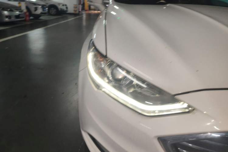 Used Ford Mondeo 2017 EcoBoost 180 Stylish Model Right Front Headlight