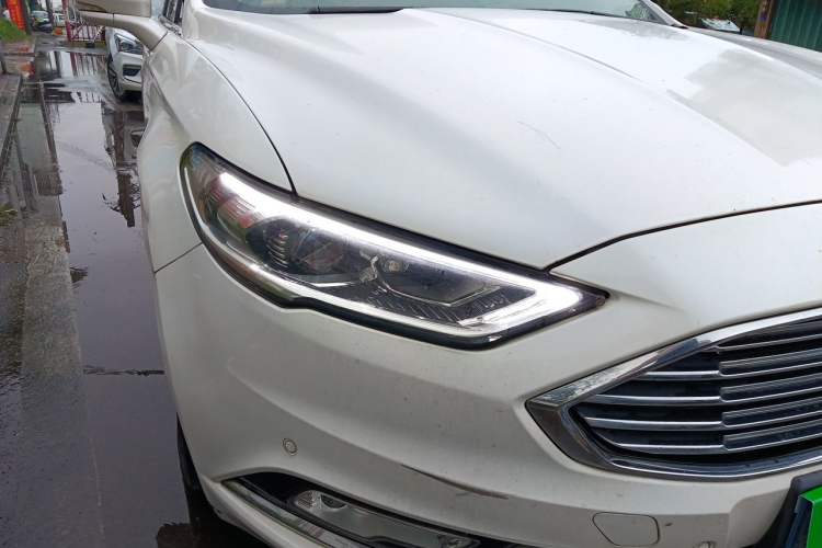 Used Ford Mondeo 2017 EcoBoost 180 Luxury Model Right Front Headlight