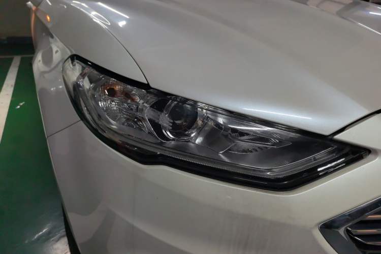 Used Ford Mondeo 2017 EcoBoost 180 Stylish Model Right Front Headlight