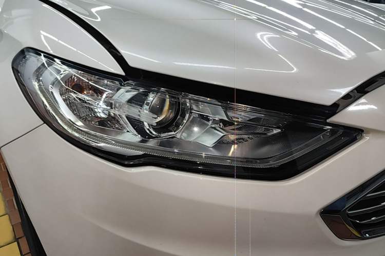Used Ford Mondeo 2017 EcoBoost 180 Stylish Model Right Front Headlight
