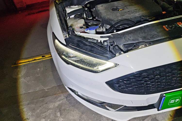 Used Ford Mondeo 2017 EcoBoost 180 Luxury Model Right Front Headlight