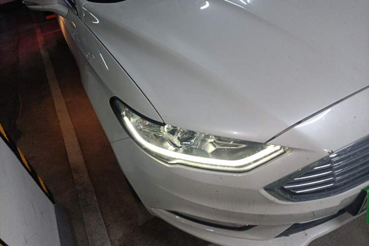Used Ford Mondeo 2017 EcoBoost 180 Luxury Model Right Front Headlight