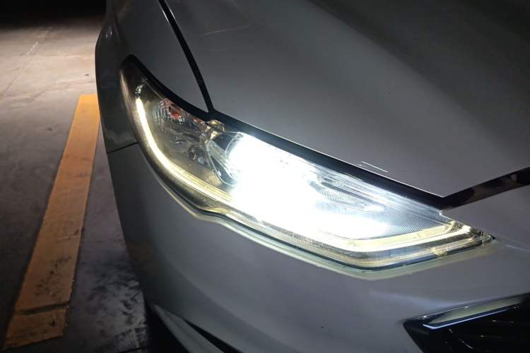 Used Ford Mondeo 2017 EcoBoost 200 Stylish Model Right Front Headlight