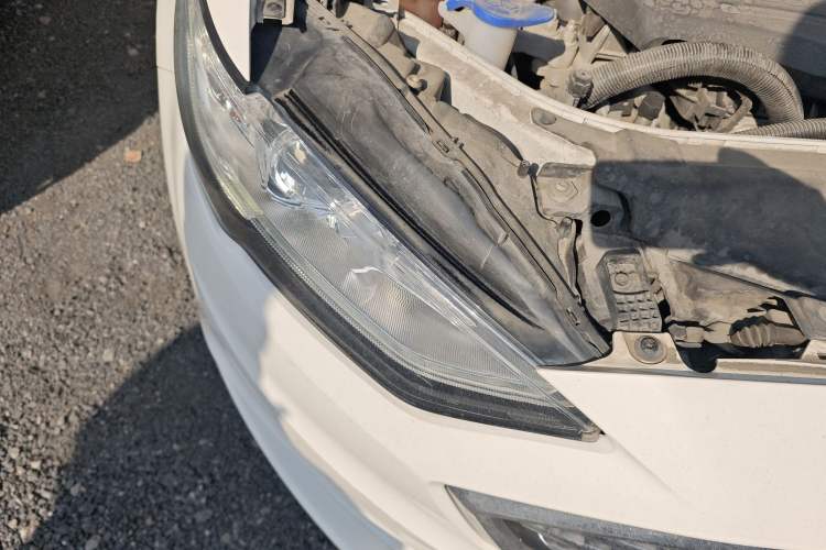 Used Ford Mondeo 2017 EcoBoost 180 Stylish Model Right Front Headlight