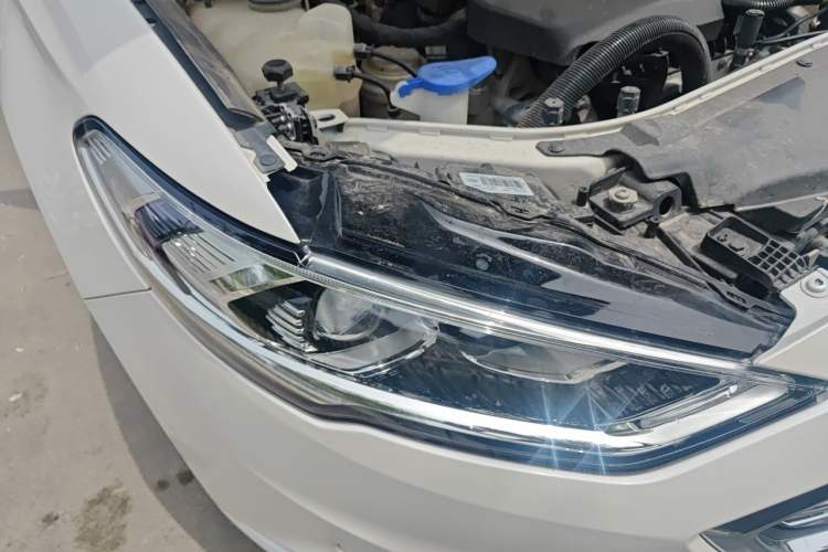 Used Ford Mondeo 2017 EcoBoost 180 Luxury Model Right Front Headlight
