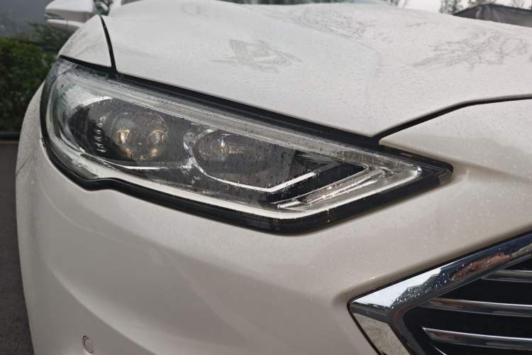 Used Ford Mondeo 2017 EcoBoost 200 Luxury Model Right Front Headlight
