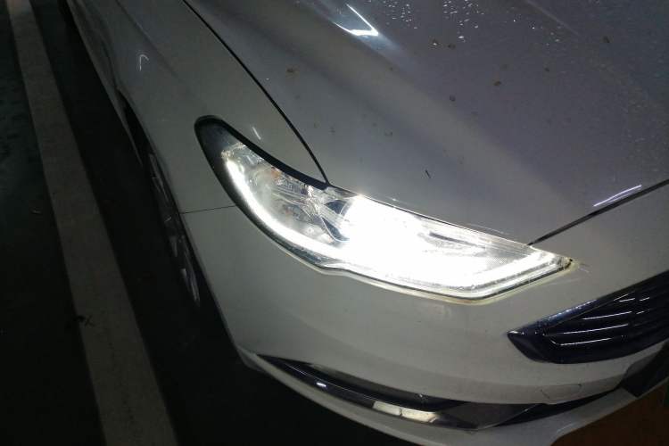 Used Ford Mondeo 2017 EcoBoost 180 Stylish Model Right Front Headlight