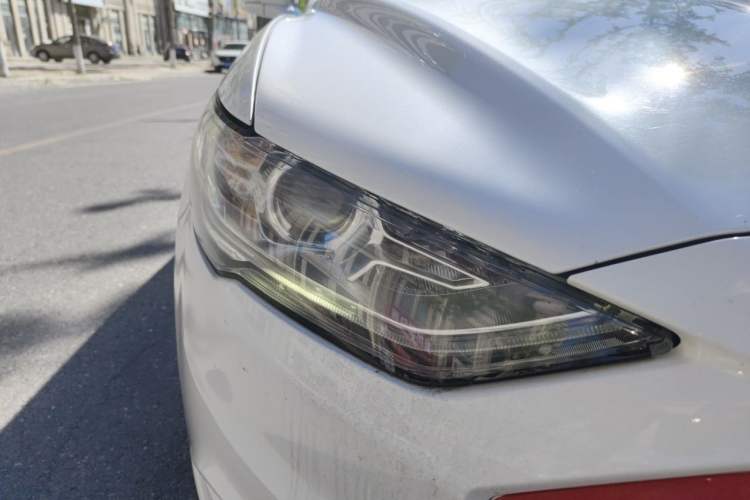 Used Ford Mondeo 2017 EcoBoost 180 Stylish Model Right Front Headlight