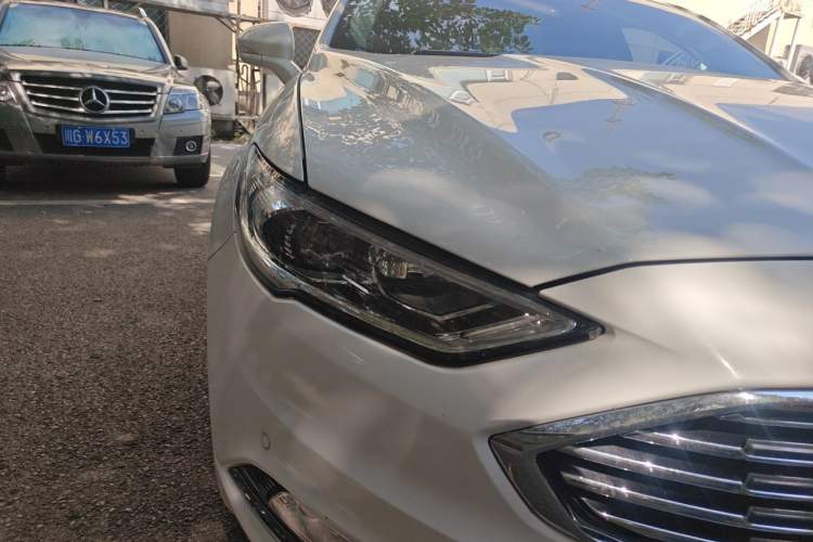 Used Ford Mondeo 2017 EcoBoost 200 Luxury Model Right Front Headlight