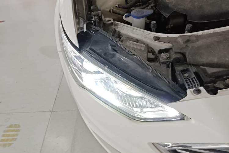 Used Ford Mondeo 2017 EcoBoost 200 Luxury Model Right Front Headlight