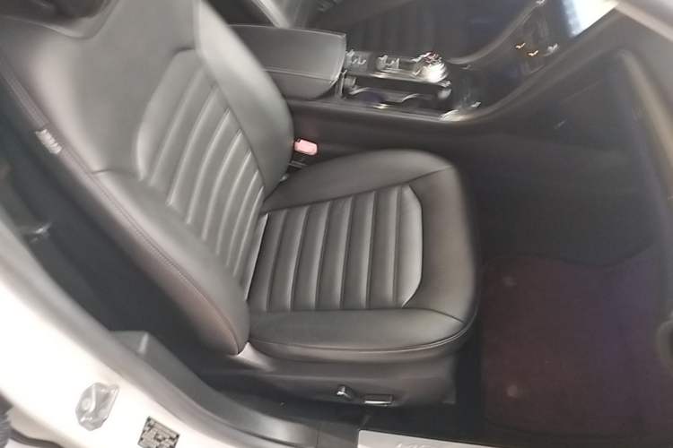Used Ford Mondeo 2017 EcoBoost 200 Luxury Model Right Front Seat