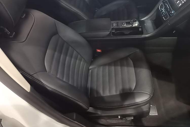 Used Ford Mondeo 2017 Facelifted EcoBoost 200 Luxury Version Right Front Seat