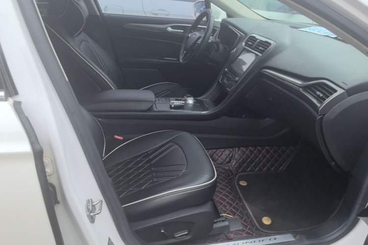 Used Ford Mondeo 2017 EcoBoost 200 Luxury Model Right Front Seat