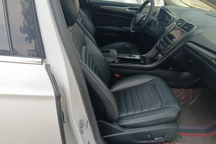 Used Ford Mondeo 2017 EcoBoost 180 Luxury Model Right Front Seat