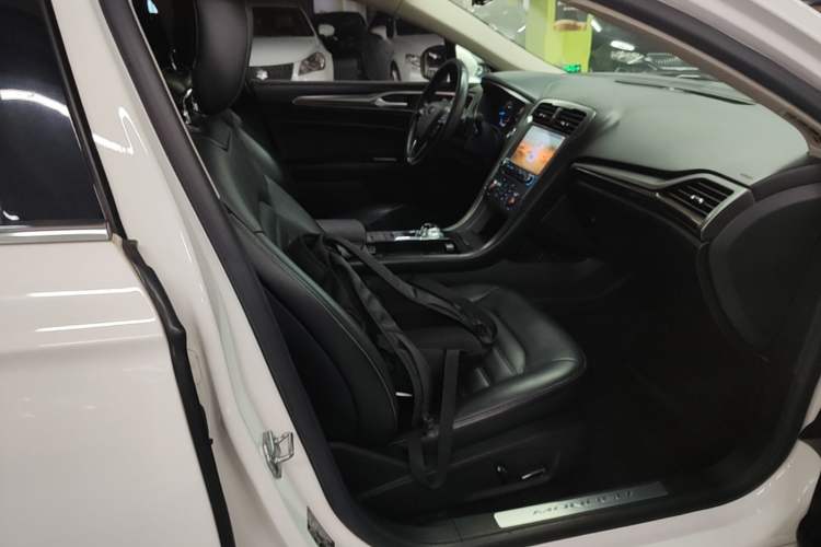 Used Ford Mondeo 2017 EcoBoost 180 Stylish Model Right Front Seat
