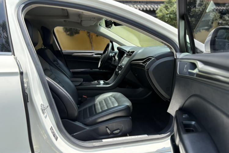 Used Ford Mondeo 2017 EcoBoost 180 Stylish Model Right Front Seat