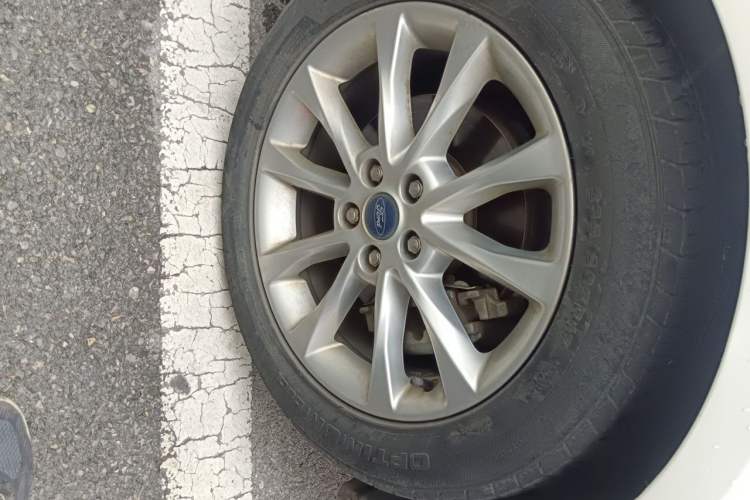 Used Ford Mondeo 2017 EcoBoost 180 Stylish Model Right Front Wheel Hub