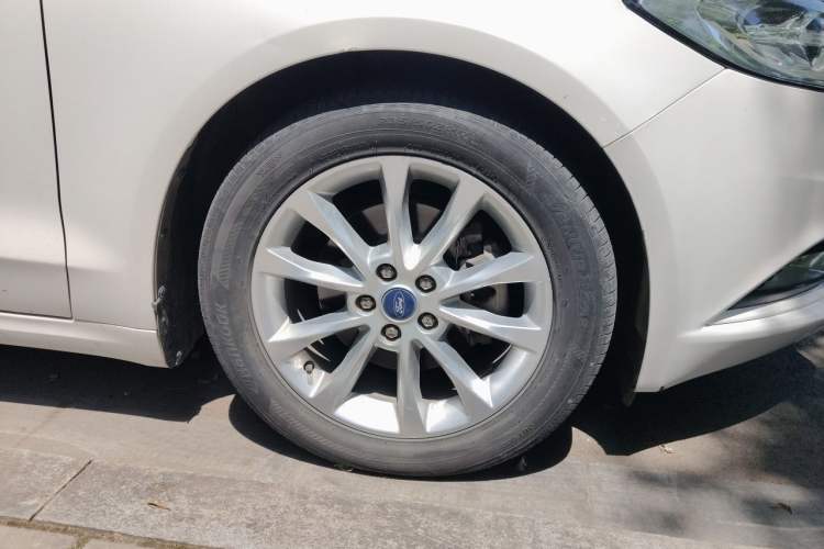 Used Ford Mondeo 2017 EcoBoost 180 Stylish Model Right Front Wheel Hub