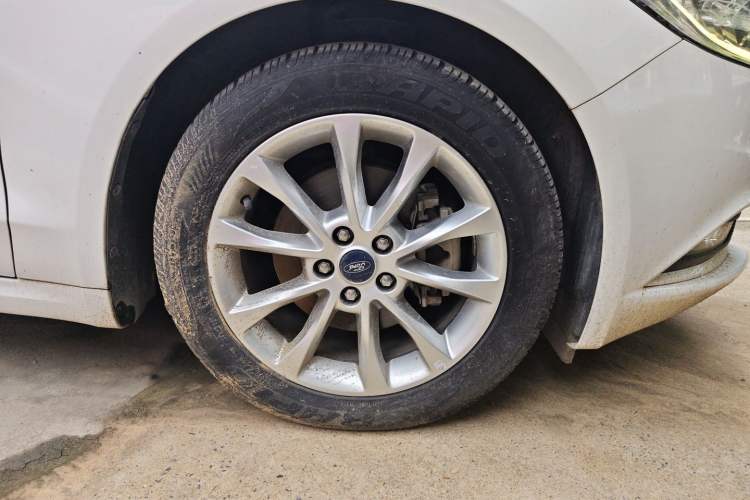 Used Ford Mondeo 2017 EcoBoost 200 Stylish Model Right Front Wheel Hub