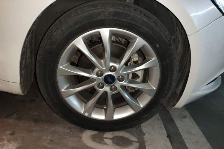 Used Ford Mondeo 2017 EcoBoost 180 Stylish Model Right Front Wheel Hub