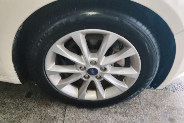 Used Ford Mondeo 2017 Facelifted EcoBoost 180 Fashion Edition Right Front Wheel Hub