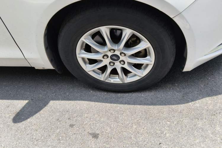 Used Ford Mondeo 2017 EcoBoost 180 Comfort Model Right Front Wheel Hub
