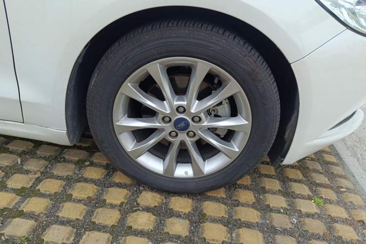 Used Ford Mondeo 2017 EcoBoost 180 Stylish Model Right Front Wheel Hub