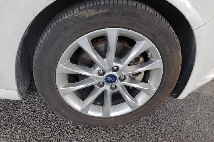 Used Ford Mondeo 2017 EcoBoost 180 Stylish Model Right Front Wheel Hub